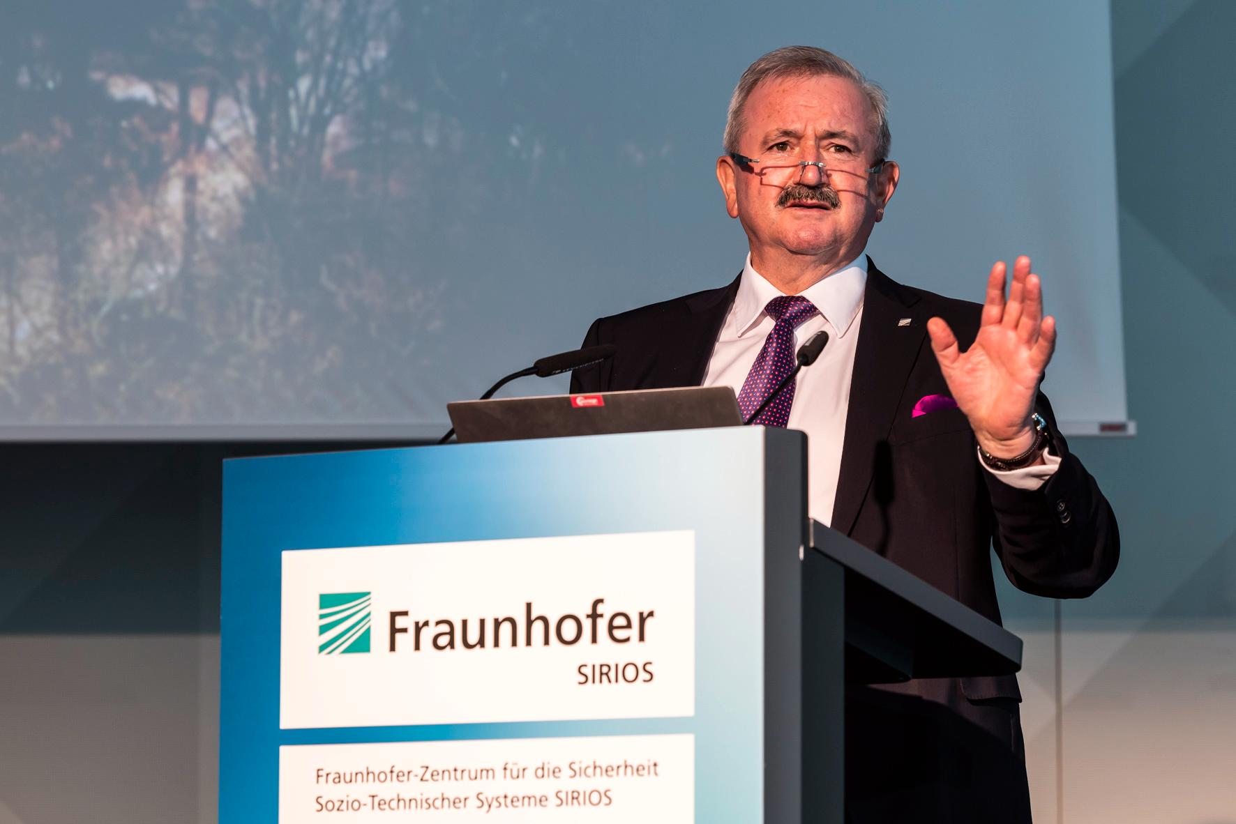 Fraunhofer-Präsident Neugebauer